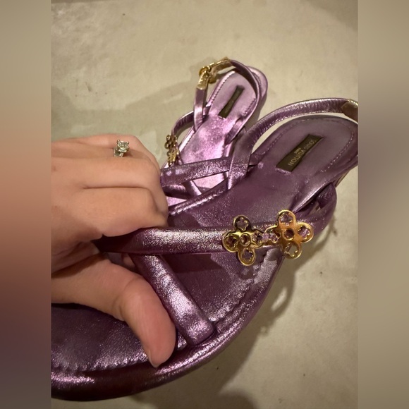 Authentic Louis Vuitton metallic sandals US 5.5 - Picture 6 of 10